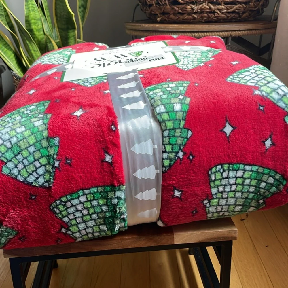 🌲🪩Disco Tree Soft& Plush Holiday Blanket 🌲🪩 NWT!